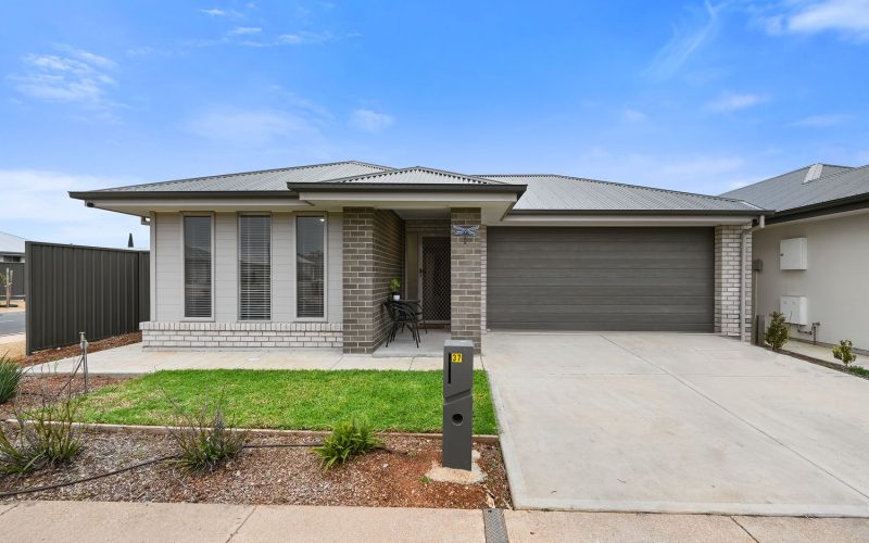 Modern Four-Bedroom Home Designed for Easy Living