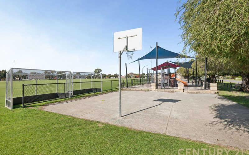 Rarest of Opportunities in Prime Fletcher Park Location!!