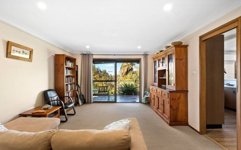 13 Medway Drive, Mount Keira
