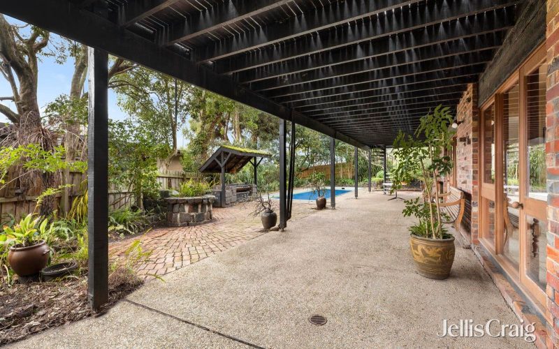 342 Gallaghers Road, Glen Waverley