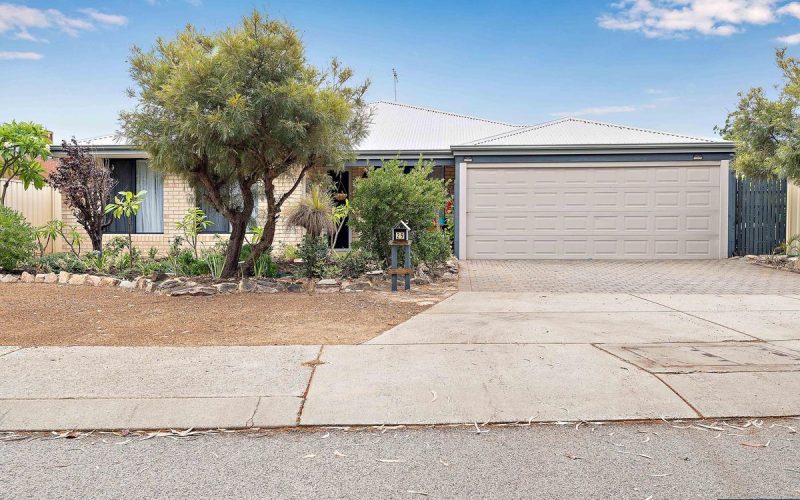 Well-Maintained Family Home With Spacious Interiors And Outdoor Entertaining