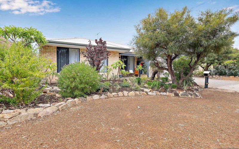 Well-Maintained Family Home With Spacious Interiors And Outdoor Entertaining