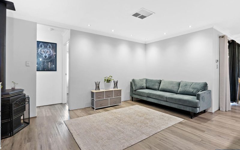Well-Maintained Family Home With Spacious Interiors And Outdoor Entertaining