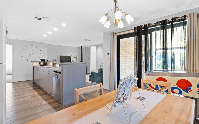 Well-Maintained Family Home With Spacious Interiors And Outdoor Entertaining