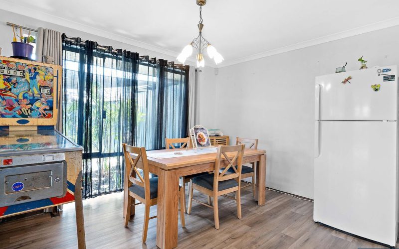 Well-Maintained Family Home With Spacious Interiors And Outdoor Entertaining