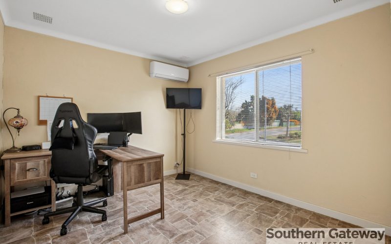 99 Sulphur Road, ORELIA WA 6167