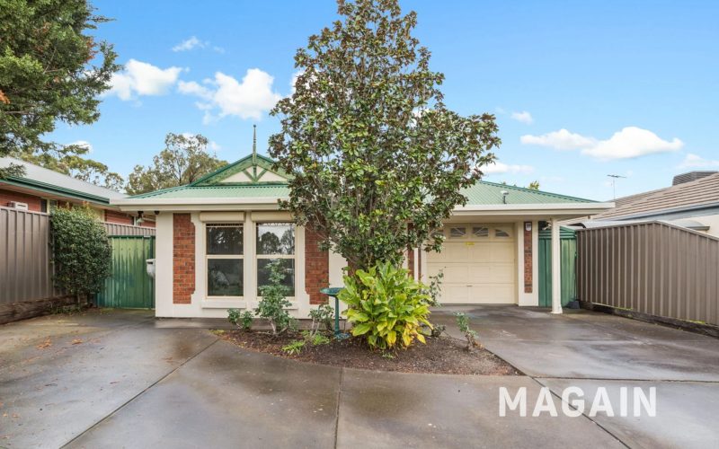 Charming Villa with 4 Sheds!