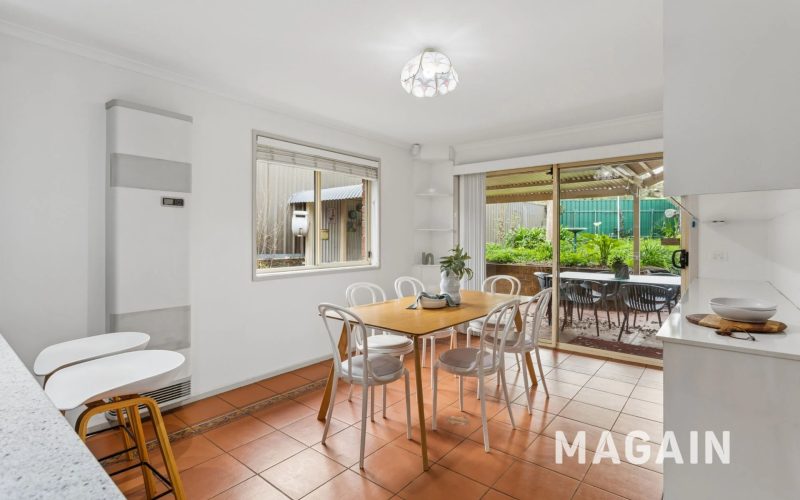Charming Villa with 4 Sheds!