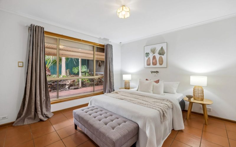 Charming Villa with 4 Sheds!