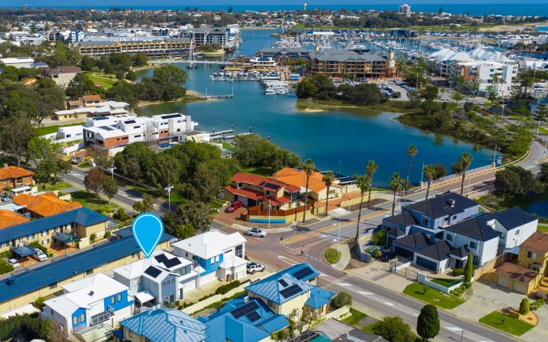 Fabulous Coastal Townhouse - 150m to Town Beach