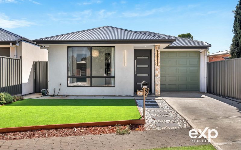 🏡 Contemporary Comfort & Low-Maintenance Living in a Near-New Home