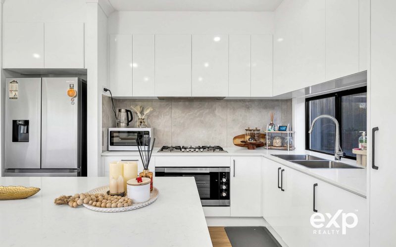 🏡 Contemporary Comfort & Low-Maintenance Living in a Near-New Home