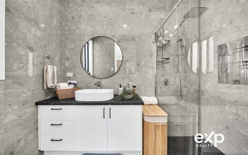 🏡 Contemporary Comfort & Low-Maintenance Living in a Near-New Home