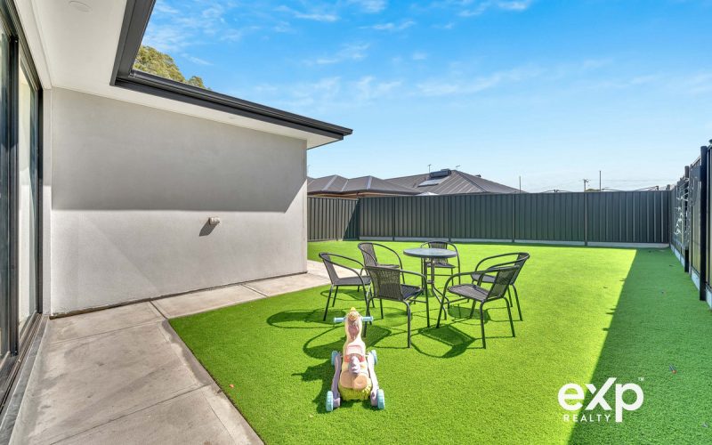 🏡 Contemporary Comfort & Low-Maintenance Living in a Near-New Home