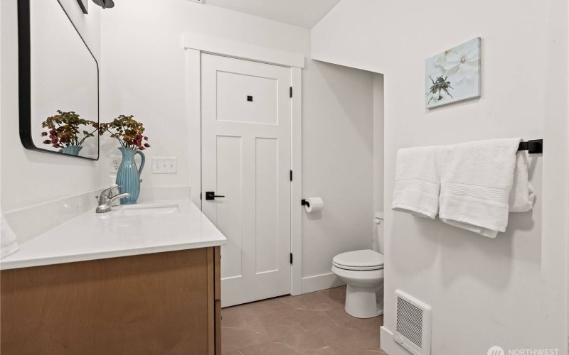 2011 Grandview RD, Ferndale, WA 98248