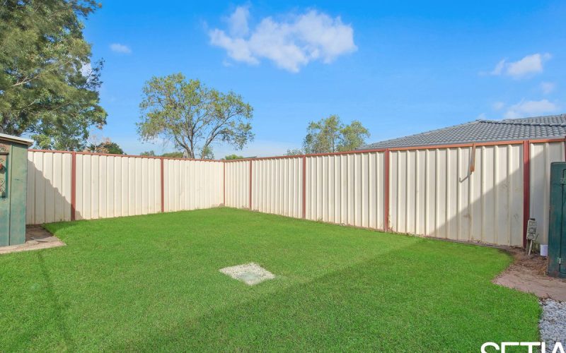 27 Woodley Crescent