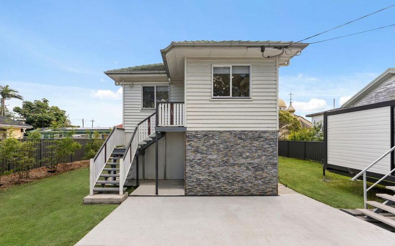 ELEVATED HOME WITH A FLEXIBLE LAYOUT