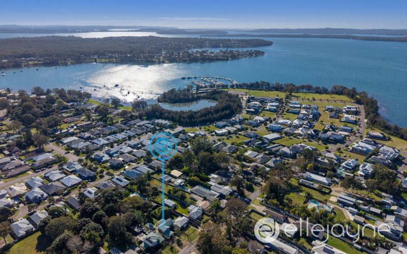 DOUBLE-STOREY HOME WITH LAKE VIEWS ON 1533M2 BLOCK – MORISSET PARK