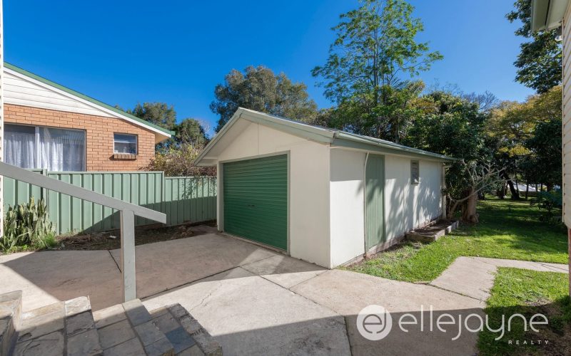 DOUBLE-STOREY HOME WITH LAKE VIEWS ON 1533M2 BLOCK – MORISSET PARK