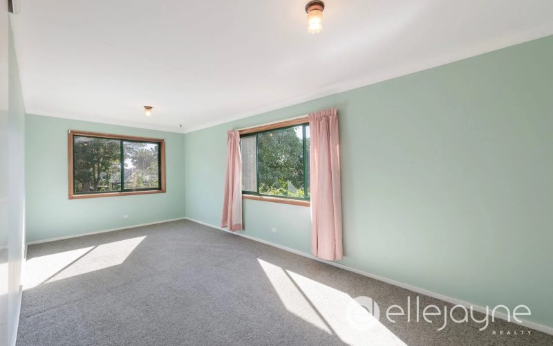 DOUBLE-STOREY HOME WITH LAKE VIEWS ON 1533M2 BLOCK – MORISSET PARK