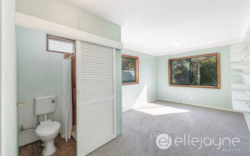 DOUBLE-STOREY HOME WITH LAKE VIEWS ON 1533M2 BLOCK – MORISSET PARK
