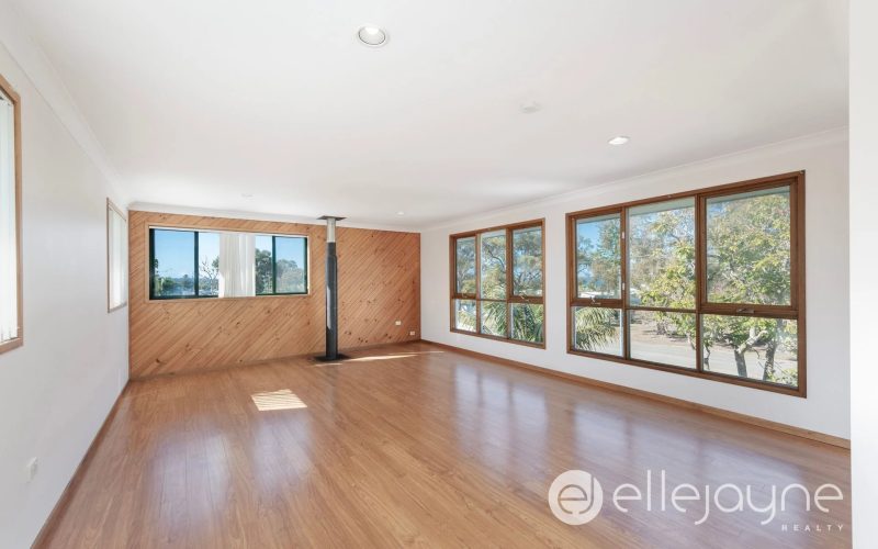DOUBLE-STOREY HOME WITH LAKE VIEWS ON 1533M2 BLOCK – MORISSET PARK
