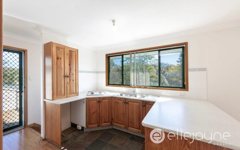DOUBLE-STOREY HOME WITH LAKE VIEWS ON 1533M2 BLOCK – MORISSET PARK