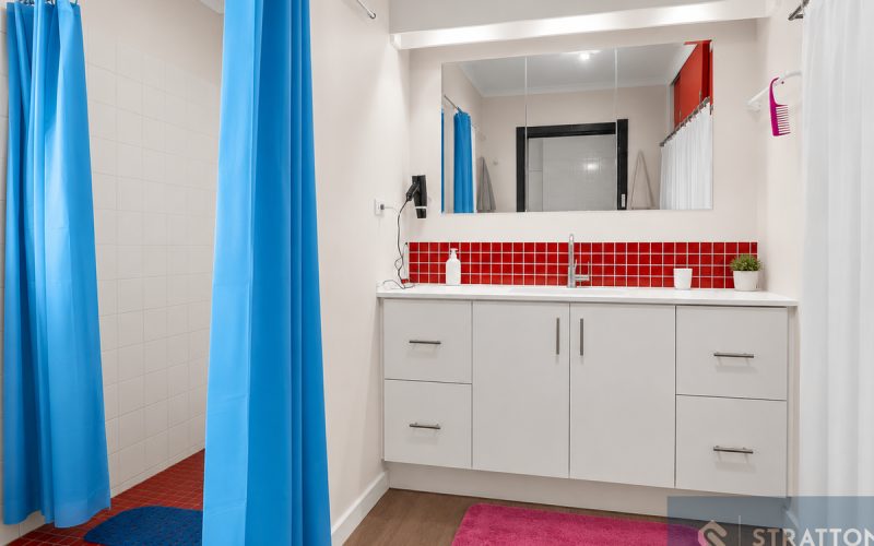 Spacious Two-Storey Family Home on 814sqm - Wide Frontage & R20 Zoning!