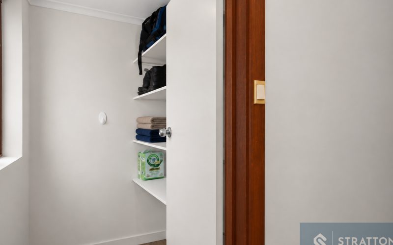 Spacious Two-Storey Family Home on 814sqm - Wide Frontage & R20 Zoning!