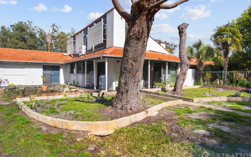 Spacious Two-Storey Family Home on 814sqm - Wide Frontage & R20 Zoning!