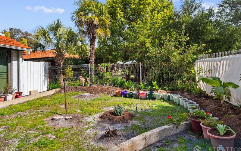 Spacious Two-Storey Family Home on 814sqm - Wide Frontage & R20 Zoning!