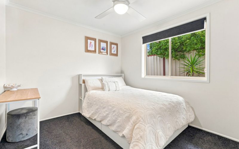 1 Kylie Close, Lake Haven