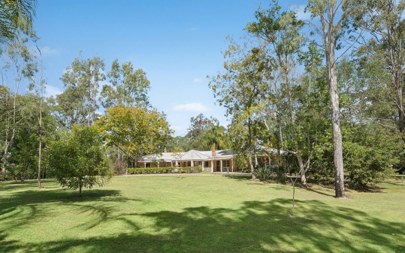 1 Arnan Court Samford Valley QLD