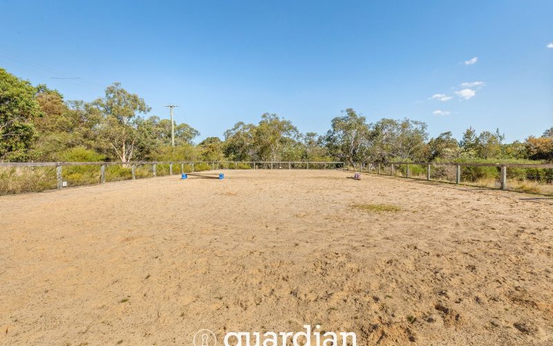 Idyllic acreage living with equestrian appeal