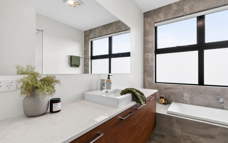 Contemporary Comfort, Quietly Positioned