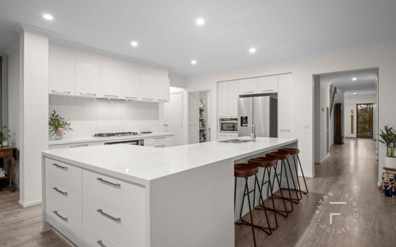 7 Hollybush Avenue