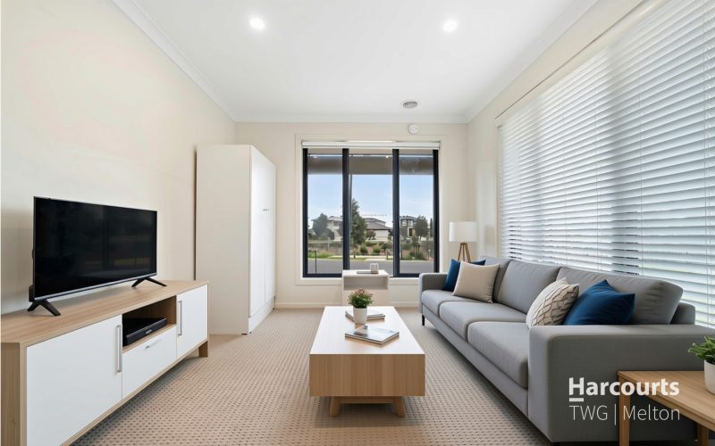 Exceptional Investment Opportunity with Creek Views & $580p/w Rent