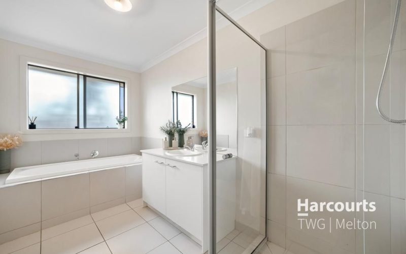 Exceptional Investment Opportunity with Creek Views & $580p/w Rent