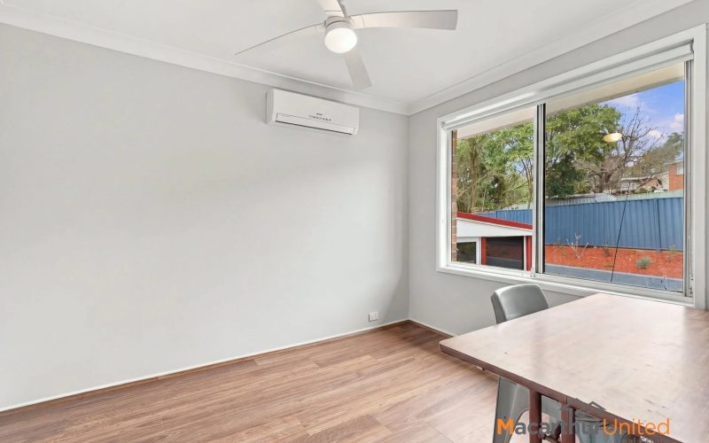 !Luxury Living In The Heart Of Bradbury!
