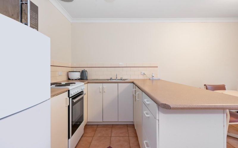 FURNISHED, LOW-MAINTENANCE INVESTMENT