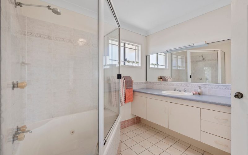 1 Serrata Court, Kirwan