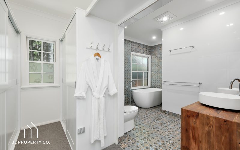 An Exceptional Coastal Sanctuary in the Heart of Pearl Beach