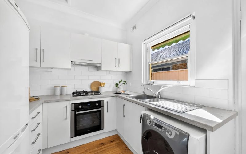 8/9 Pine Avenue, Glenelg North