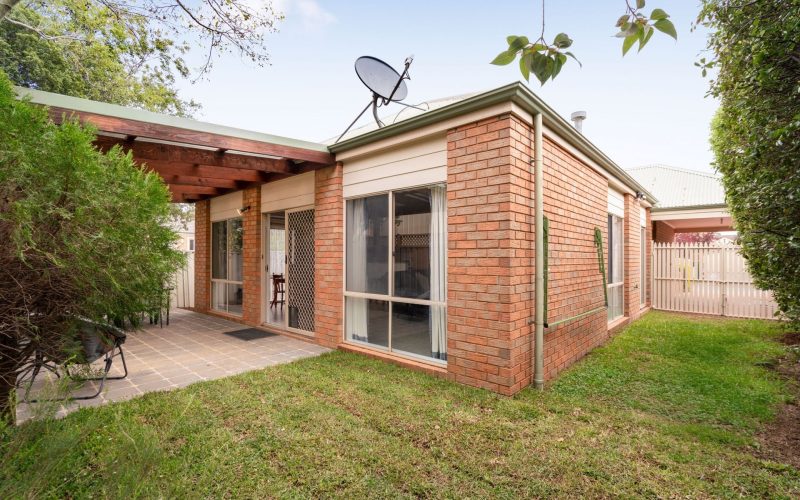 Charming Cottage-Style Living in a Peaceful Pocket