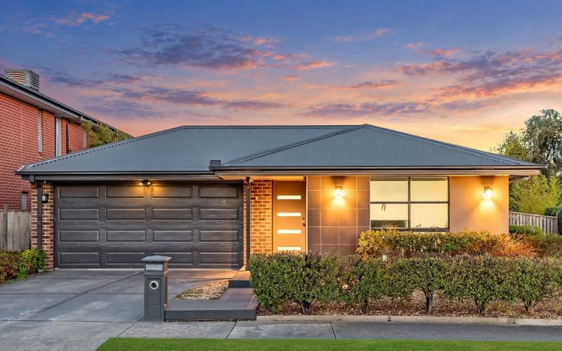 Spacious Family Living in an Established Cranbourne West Community With Investment Appeal