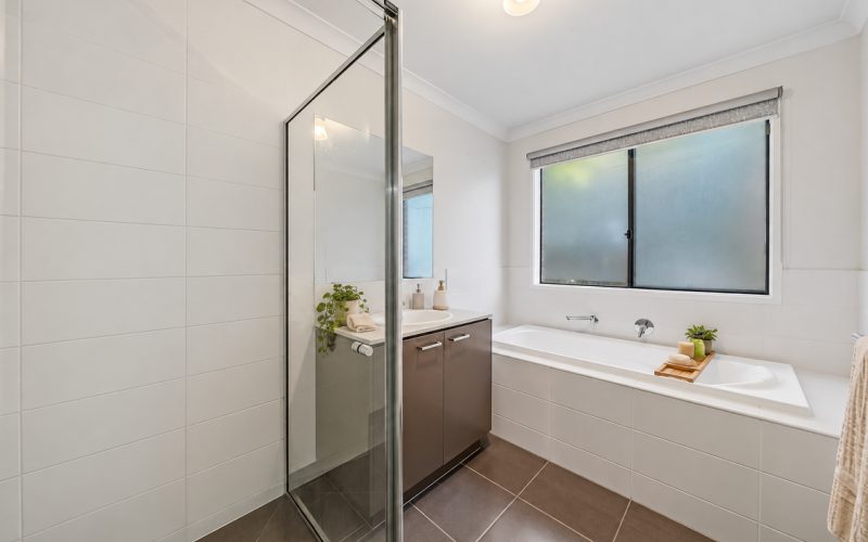 Spacious Family Living in an Established Cranbourne West Community With Investment Appeal