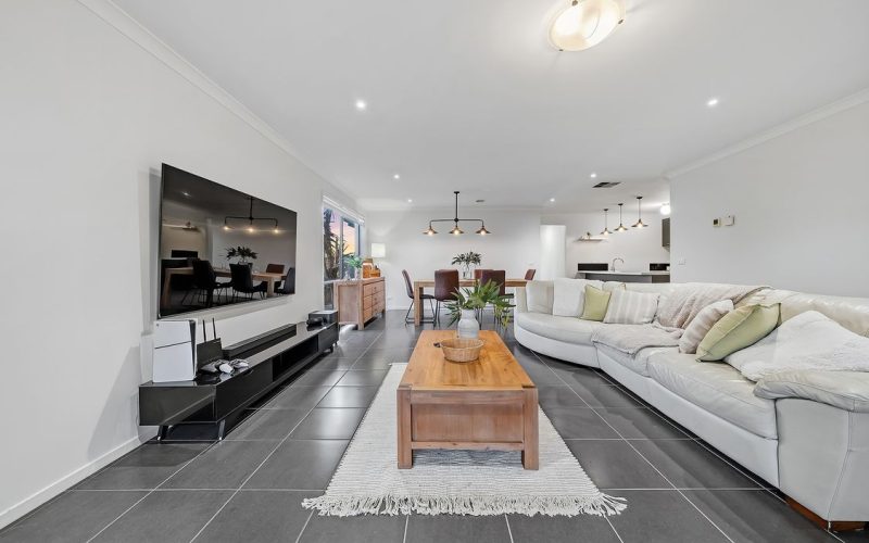 Spacious Family Living in an Established Cranbourne West Community With Investment Appeal