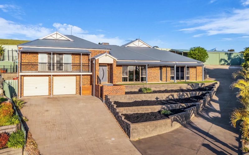 6 Greaves Court, Evanston Park