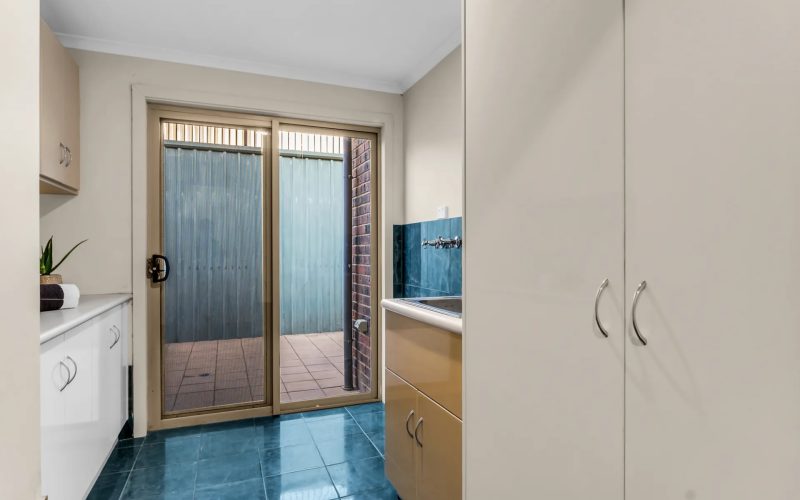 6 Greaves Court, Evanston Park