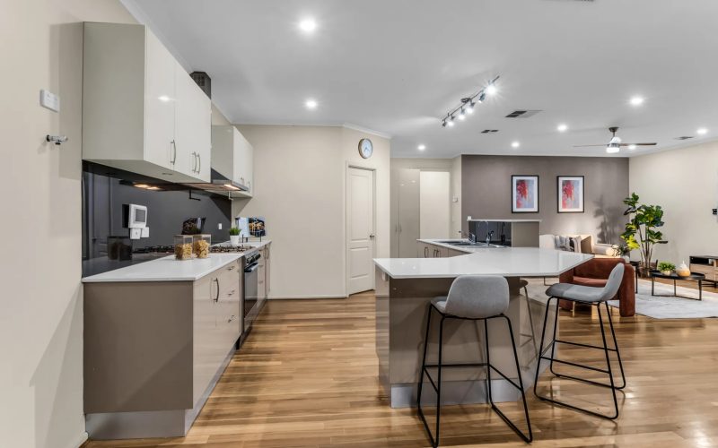 6 Greaves Court, Evanston Park